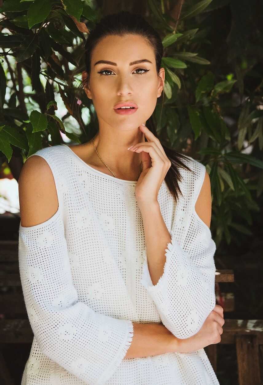 Camilla De.