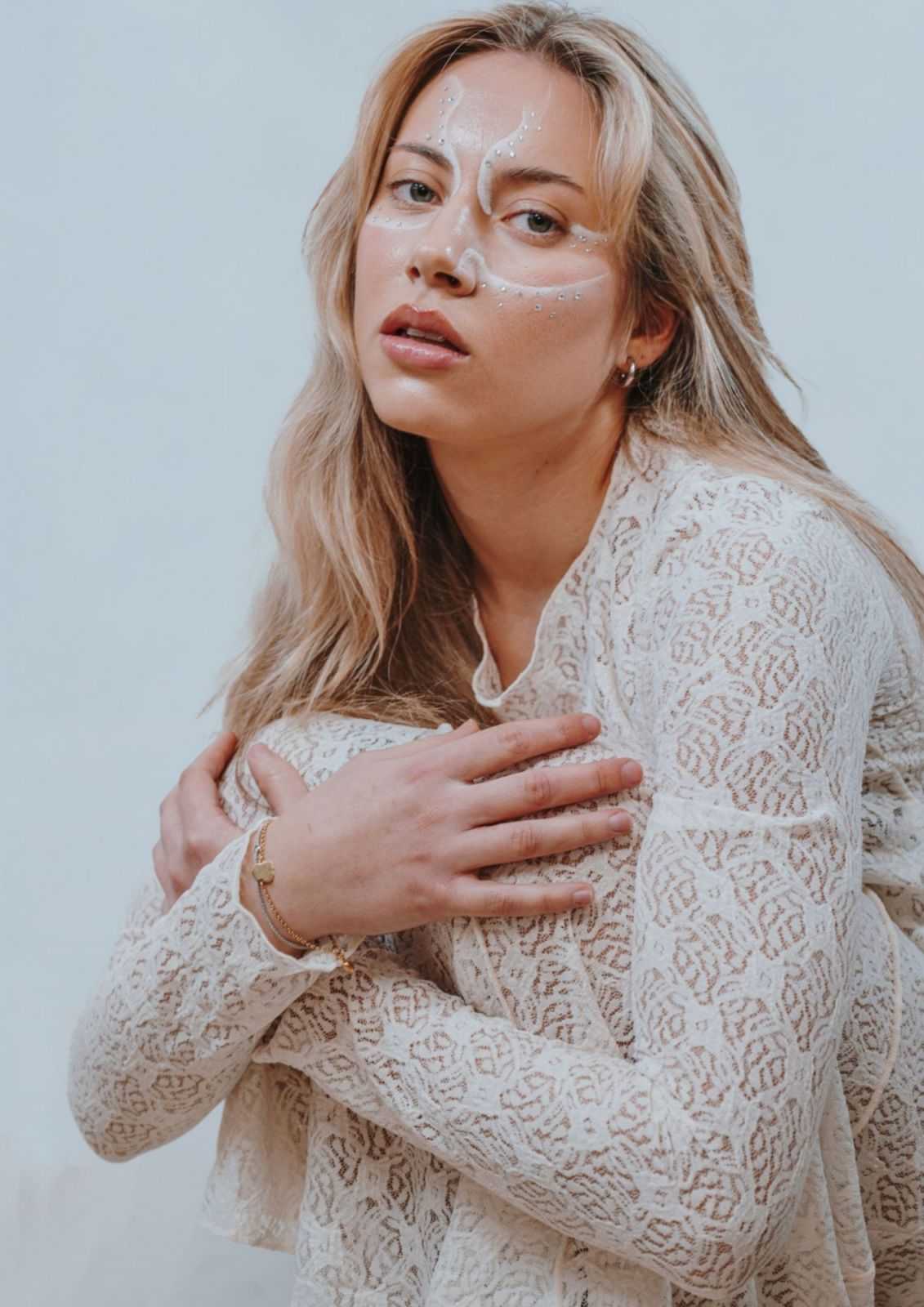 Giulia De.