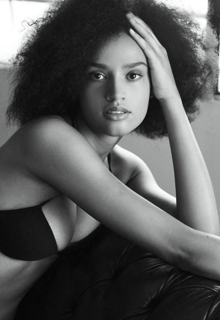 Lisa De.