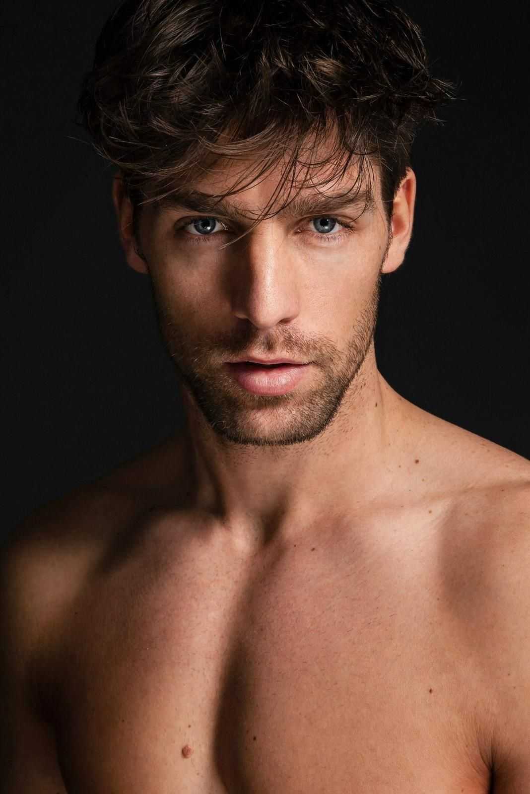 Ryan Joseph Zo.