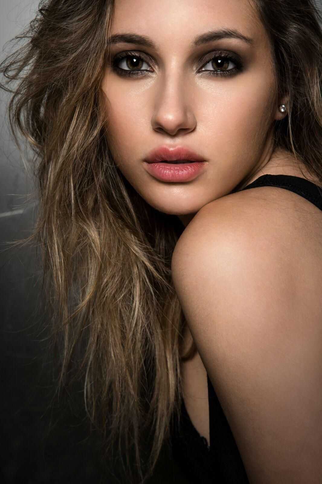 Rebecca Fo.
