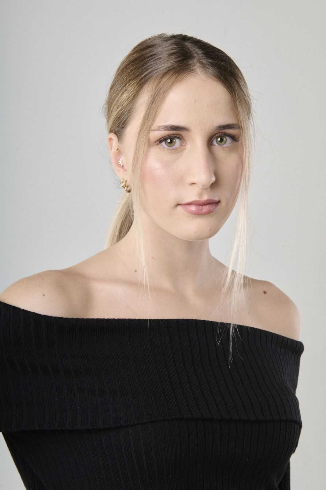 Rebecca Mo.