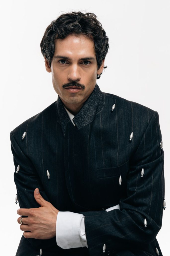 Victor Ro.