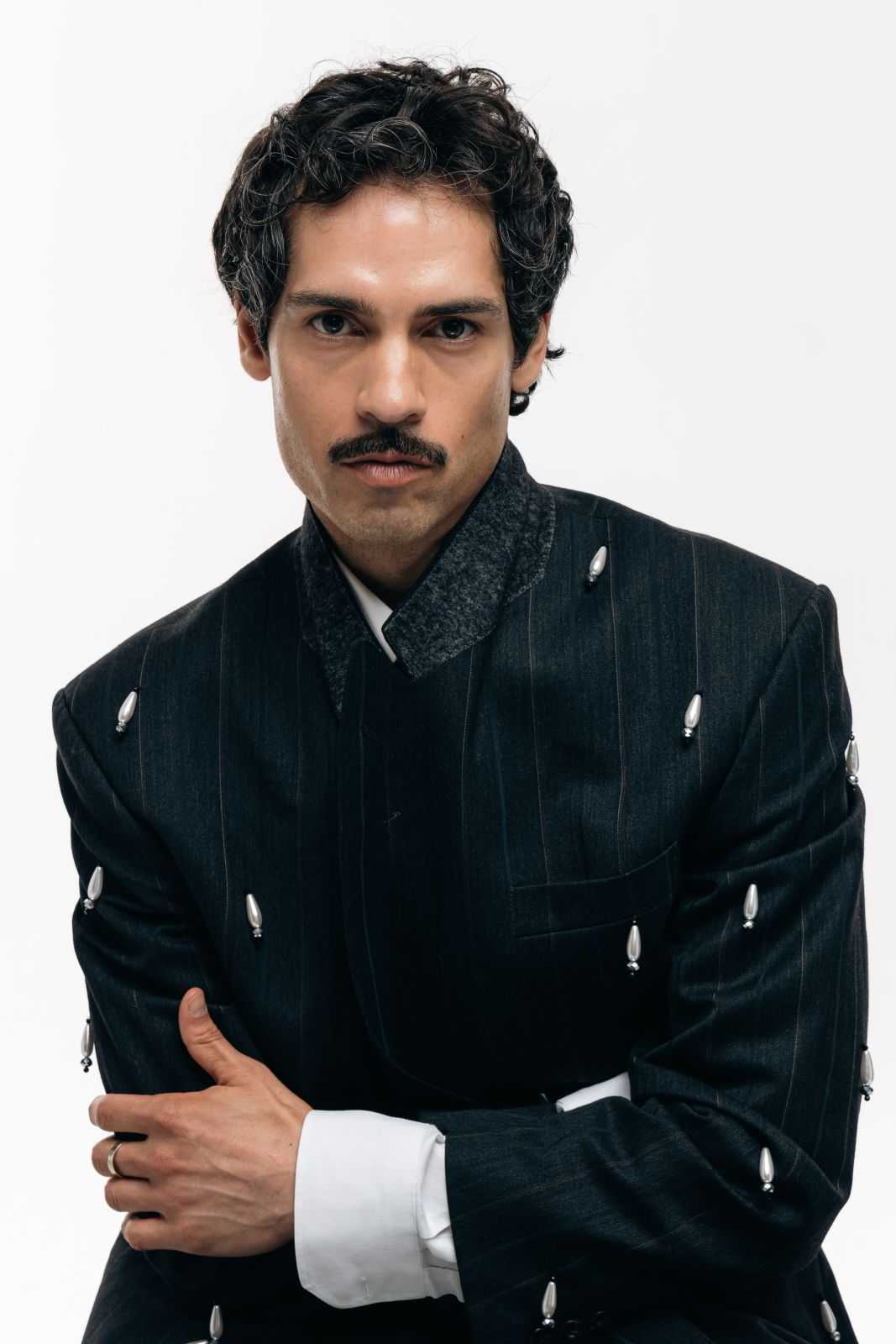 Victor Ro.