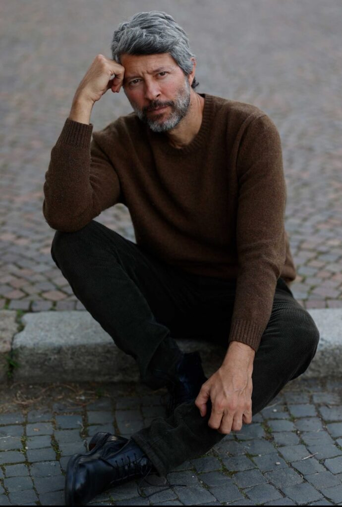Modello silver per campagne pubblicitarie e advertising